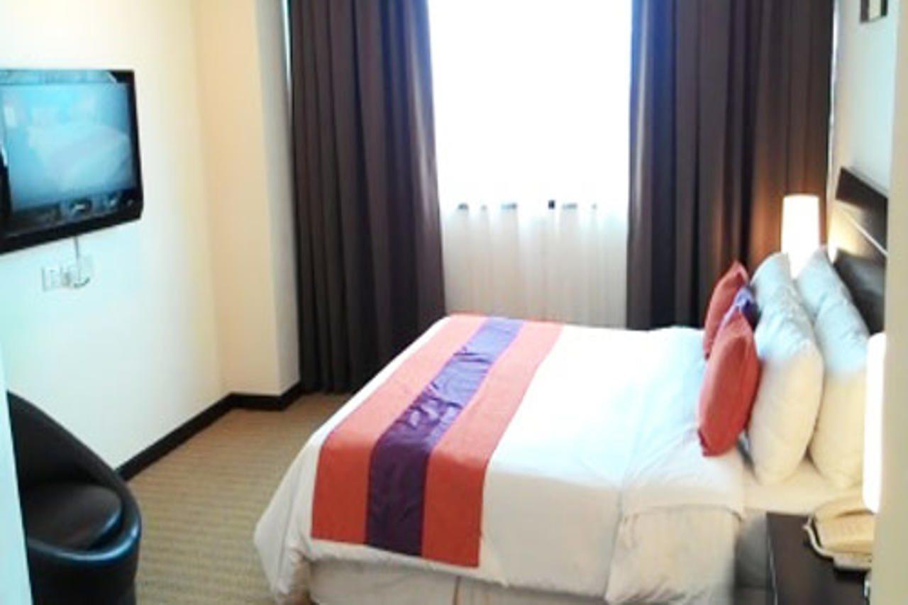 Hock Lee Hotel & Residences Кучінг Екстер'єр фото